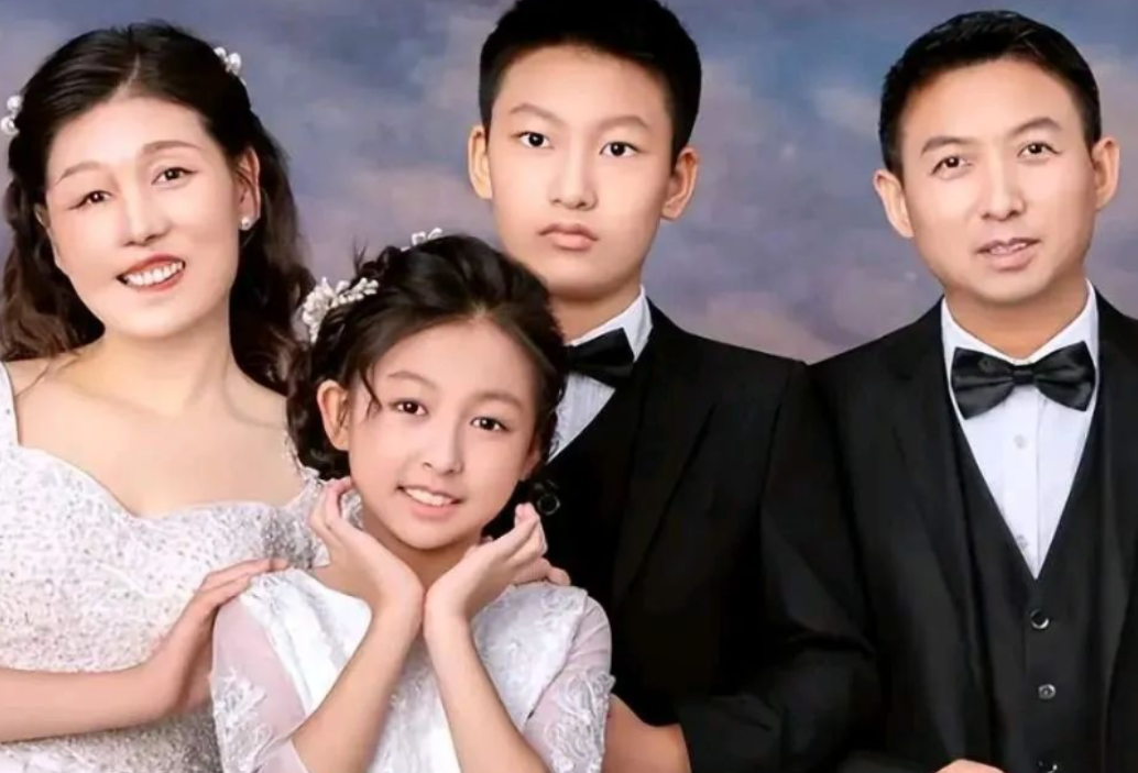 2007年，北大才子陈长志不顾世俗眼光，执意要娶一个毁了容的农村女子为妻。婚后，