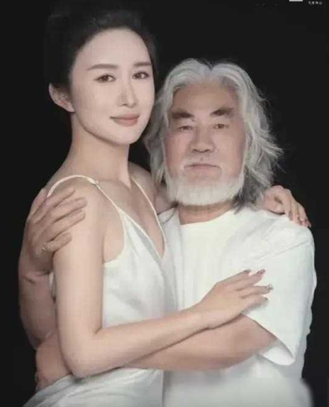 终日批评声不绝于耳，张纪中老婆杜星霖终于忍不住怒怼网友！“嫁给老头怎么了？碍着你