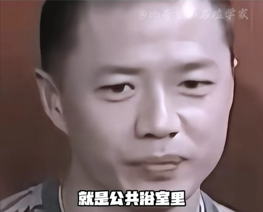 王宝强竟然是冷白皮，段奕宏说士兵突击时期，王宝强很白，在公共浴室洗澡，大家都挤兑