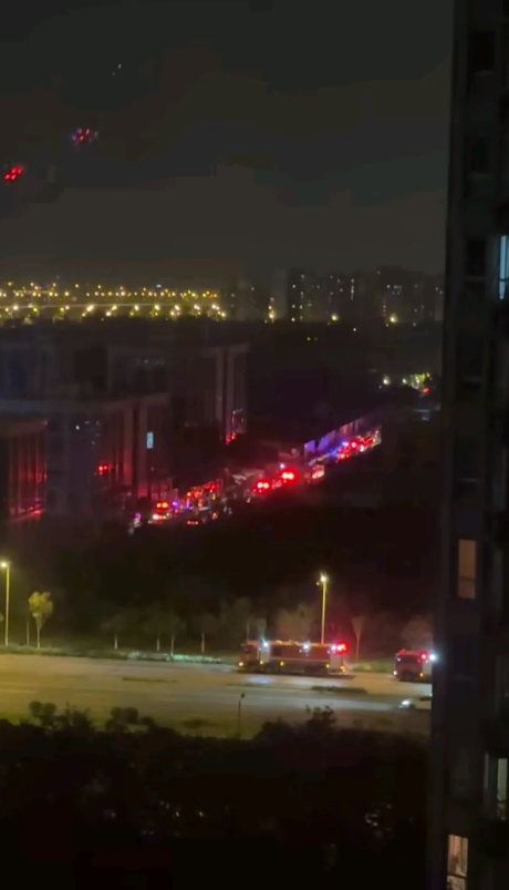 整个天津的警察消防国安系统这两天都没有睡好觉吧？
关键这无人机侵入天津滨海机场，