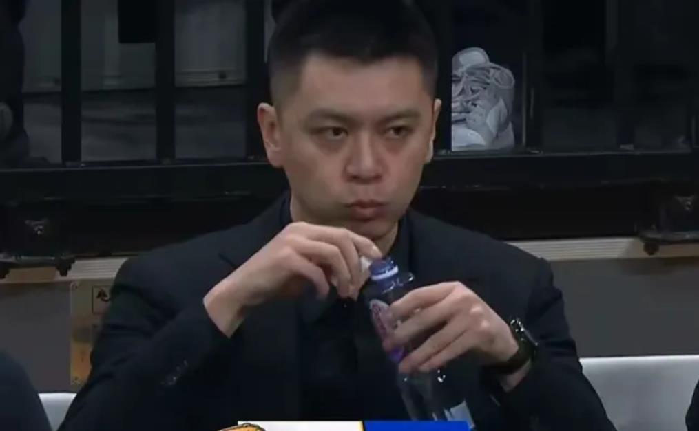 辽宁男篮又输了，一点也不意外，生产队的驴也不能这么用啊！韩德君和李晓旭老骥伏枥，