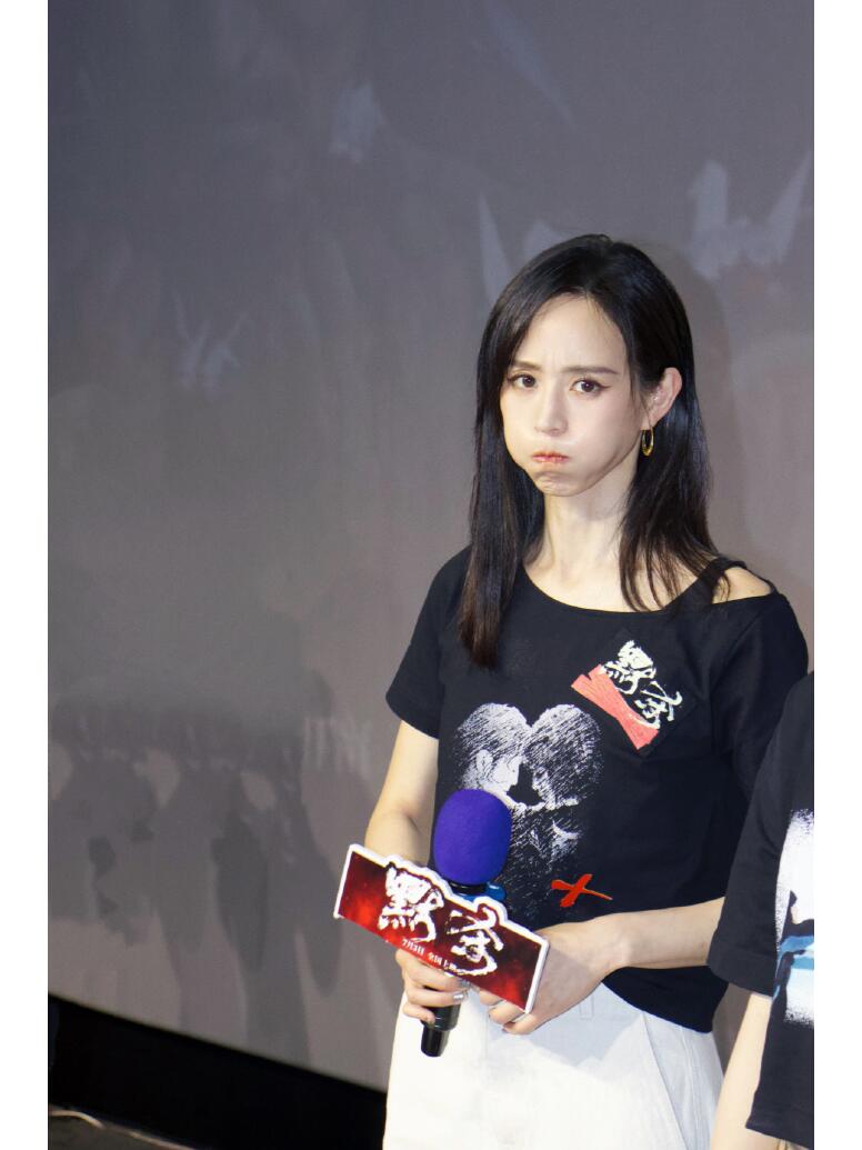 张钧甯帅气干练又休闲随性