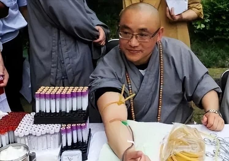 和尚竟是杀人犯 逃亡十七年

                         