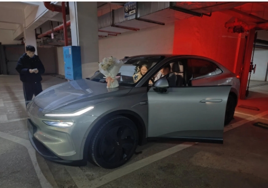 第六台电车提回来了！
买的可能有点多了，一台埃安Y，一台海豚骑士版，一台乐道L6