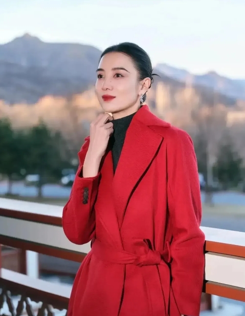 演员宋佳说，我非常热爱我的妈妈，我只要想到他全是爱。给我的勇气，给我的鼓励，给我