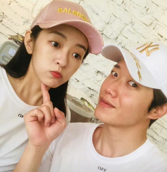 遗憾，又一对官宣离婚！

2月20日，陈晓和陈妍希的离婚风波还未平息，没想到，娱