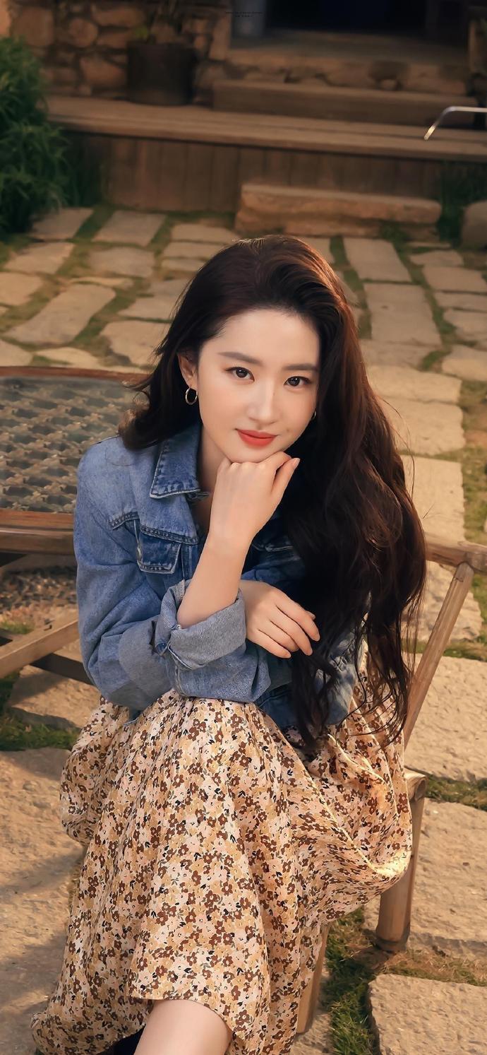 何洁和这些大牌的名字一起出现，真的是极大的讽刺