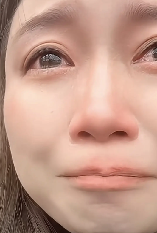 大大小小的冤假错案，已经偏离了社会主义性质的生活轨道，脱离了人民群众的生活，造成