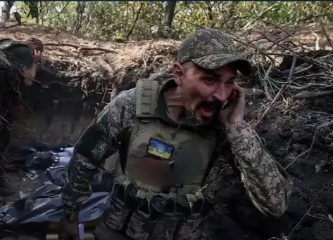 战争对每一个士兵来说非常残酷的。战争在危急的时候，每个士兵会做些什么？有些士兵逃