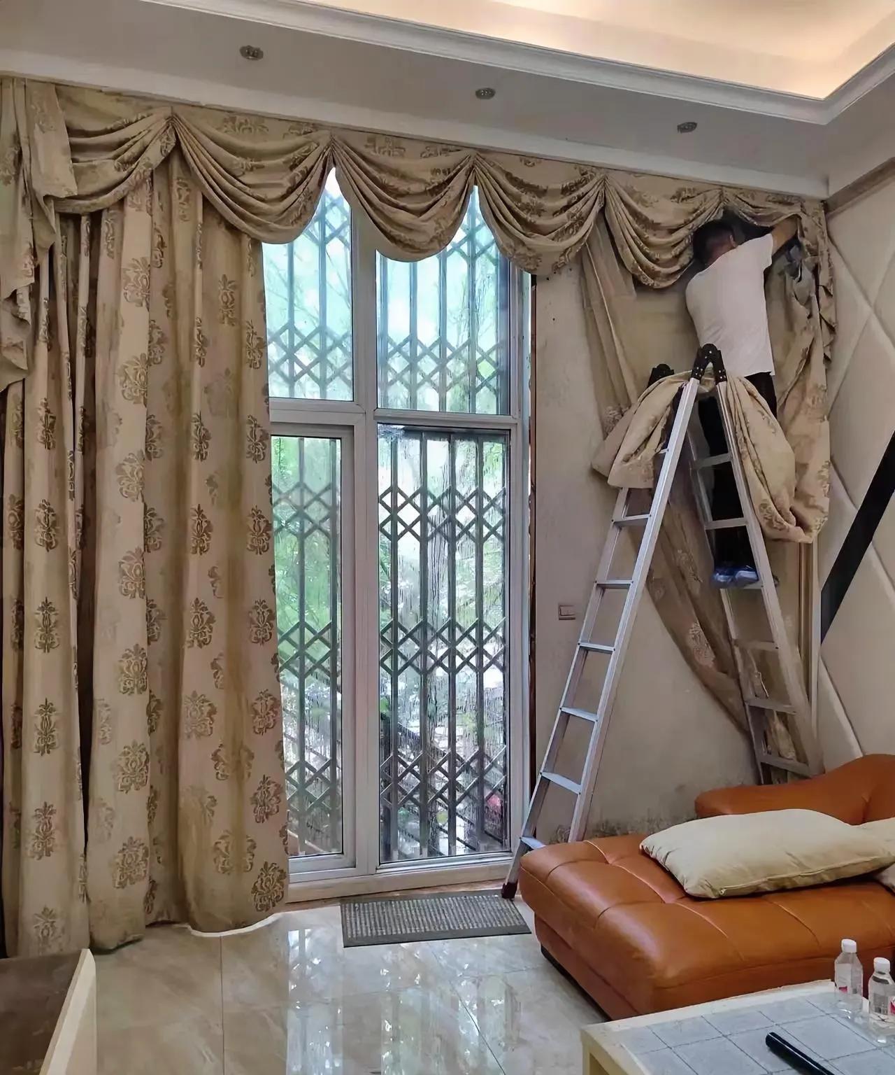 家里那窗帘好几年没洗，现在脏得我都看不下去了。想着去干洗店解决吧，一问价格差点把