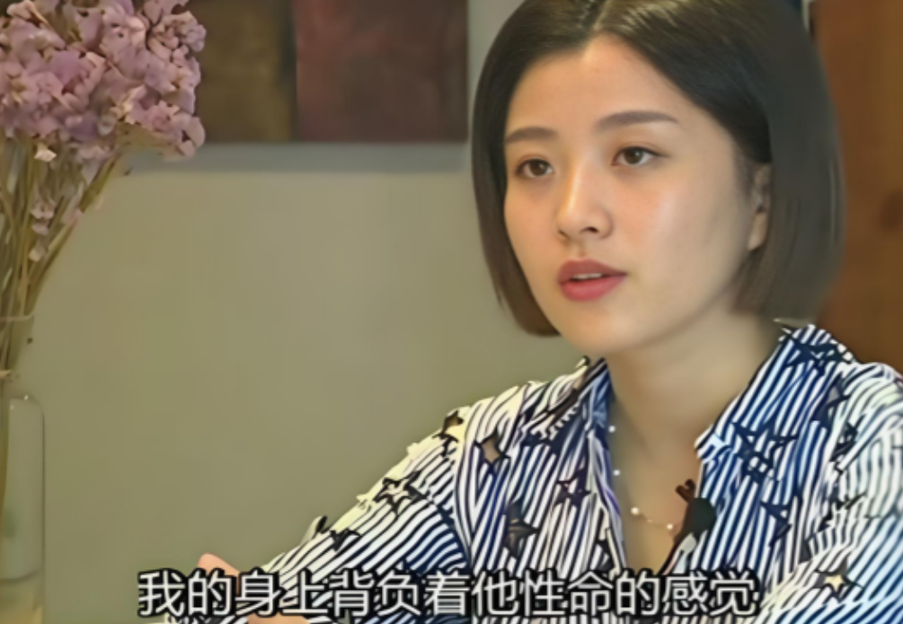 浙江一28岁女孩无偿捐献骨髓，救了一名15岁白血病男孩。没想到，男孩康复后找到她