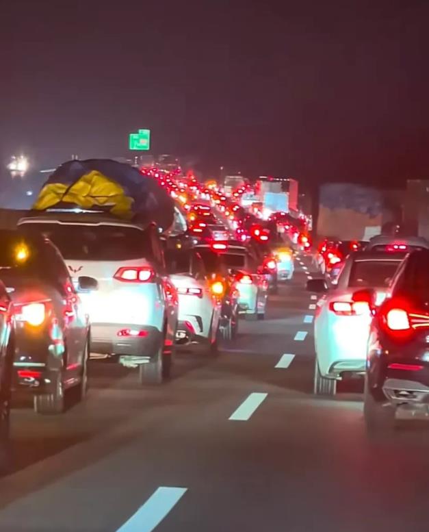 作为快三十年的老司机，真搞不懂，江西全境的高速为什么要限得那么低，从南到北要80