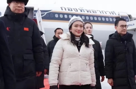 泰国总理佩通坦乘坐包机抵达哈尔滨，最美保镖严月霞全程陪同！

今天的哈尔滨天气也