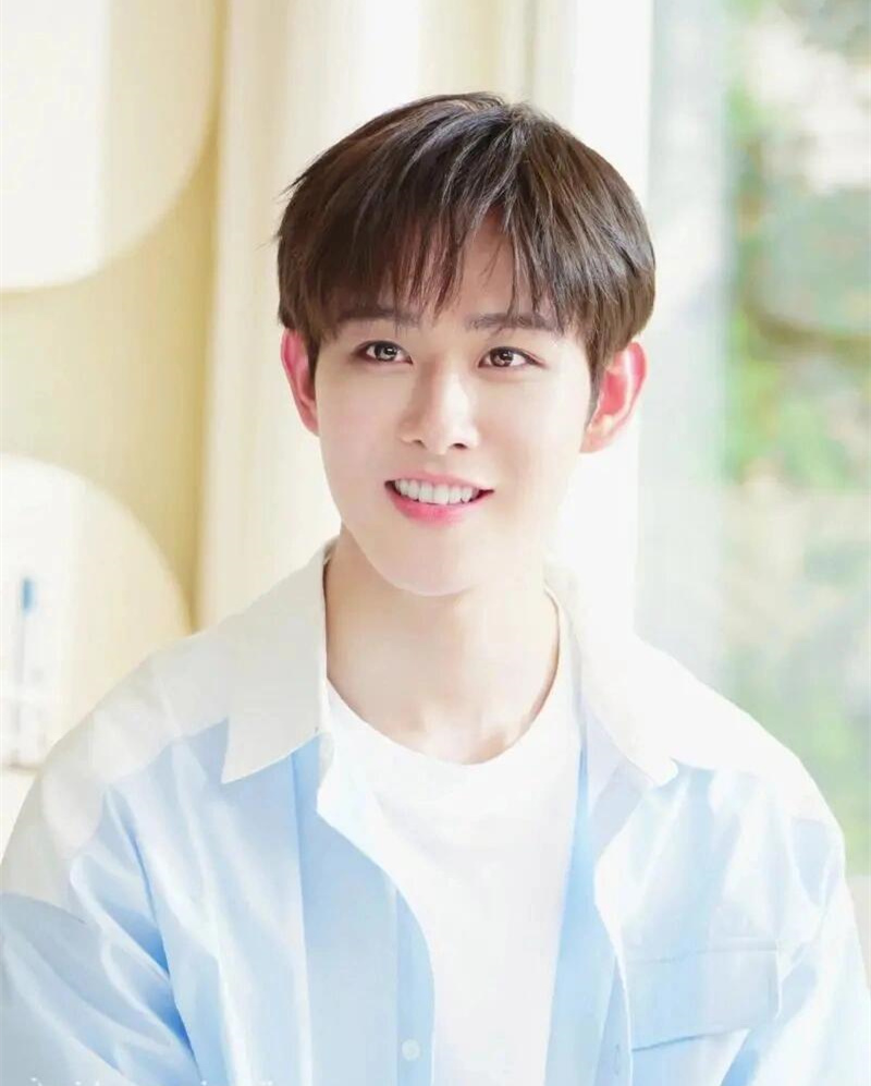 田嘉瑞演艺生涯腾飞：郭敬明力捧，新戏资源