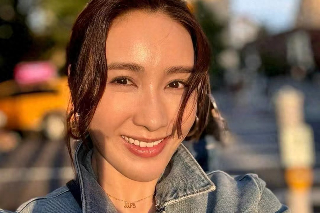 15年前,为报恩嫁给隐疾富豪的她,脸垮成这样,如今后悔了吗?(女孩为了报恩竟然嫁给瘫痪)-第1张图片-九妖电影 15年前,为报恩嫁给隐疾富豪的她,脸垮成这样,如今后悔了吗?(女孩为了报恩竟然嫁给瘫痪)-第1张图片-九妖电影