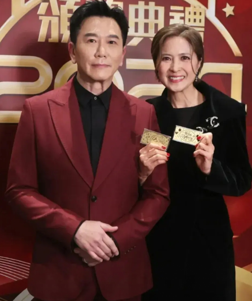 温兆伦、邵美琪在1月19日再同台，昔日的银幕情侣都已今非昔比，两人合作了多部经典