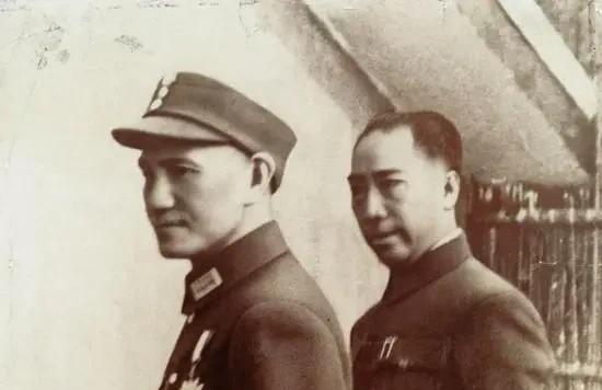 1942年，国民党河南督察专员韦孝儒被人绑架后活埋。蒋介石闻讯大怒，让蒋鼎文严查