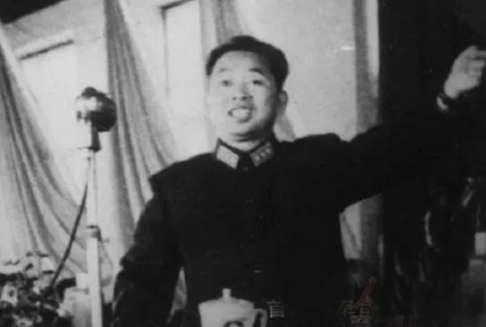 毛主席为何选择刘亚楼作为新中国的首任空军司令?

刘亚楼，1910年生人，算是个