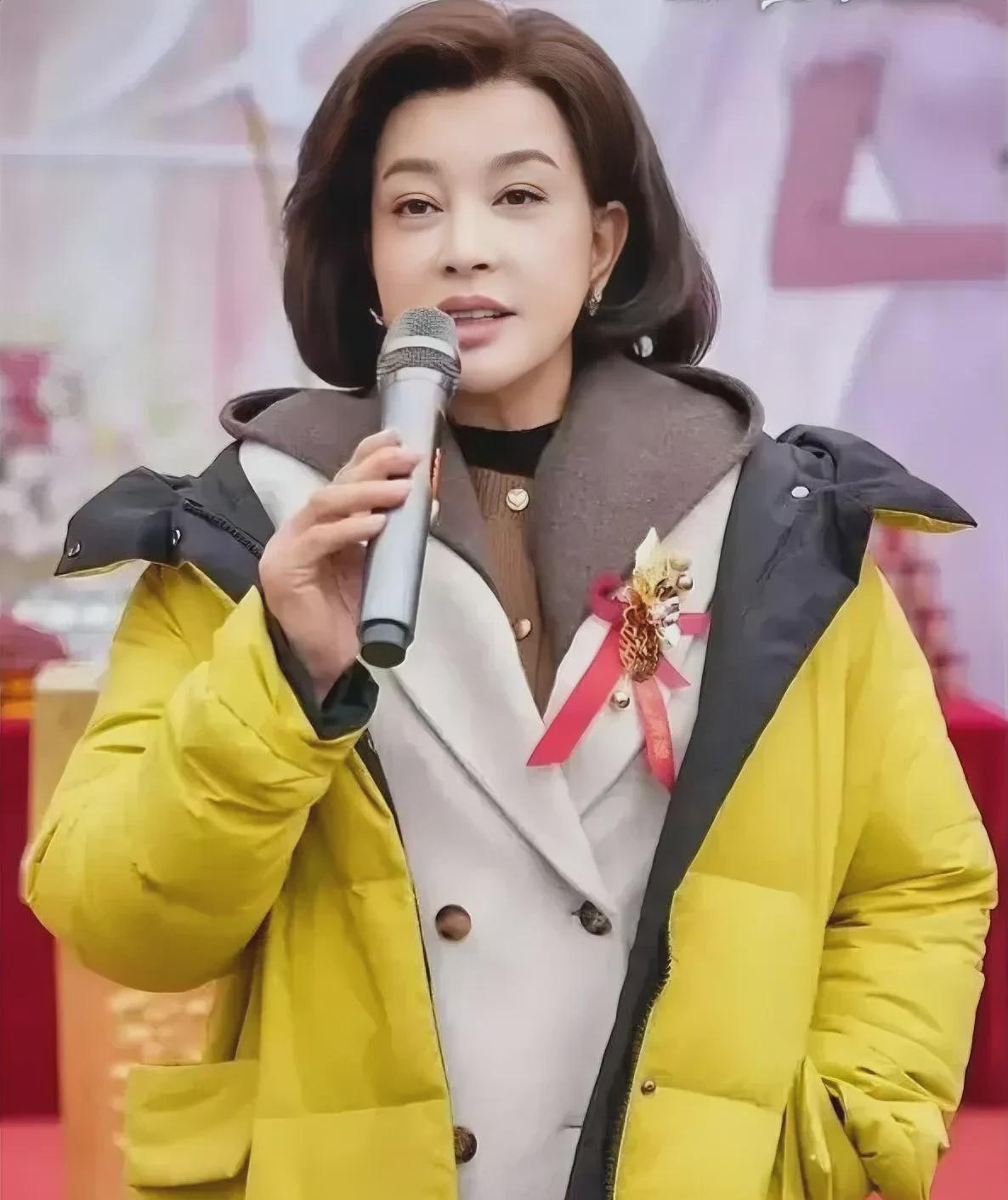 刘晓庆已经74岁了，据说如今身无分文。哎，时间过得真快，想当年她可是红遍大江南北