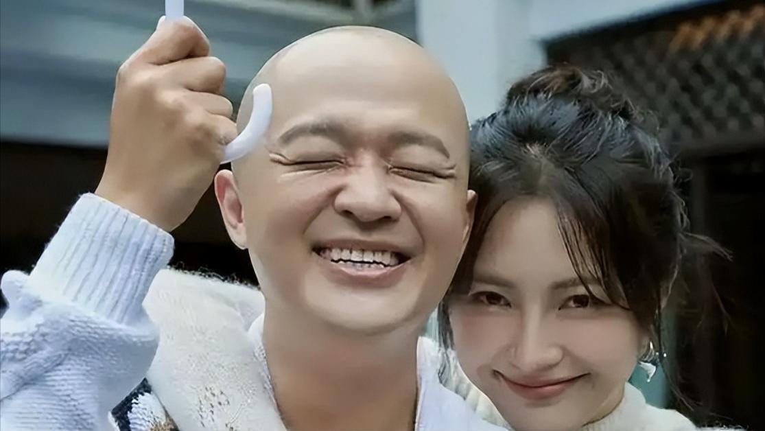 包文婧怀二胎得甲流，脖子揪痧眉间扎针