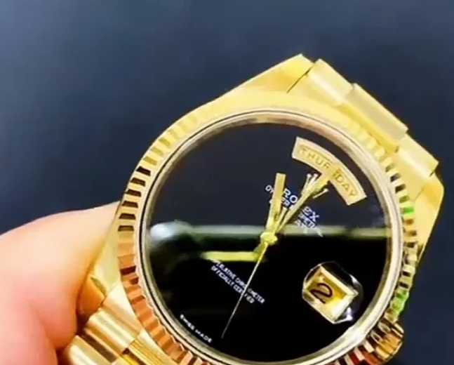 上海惊现，保洁阿姨连偷九家。

近日，上海发生一起令人震惊的盗窃案件，一名保洁阿