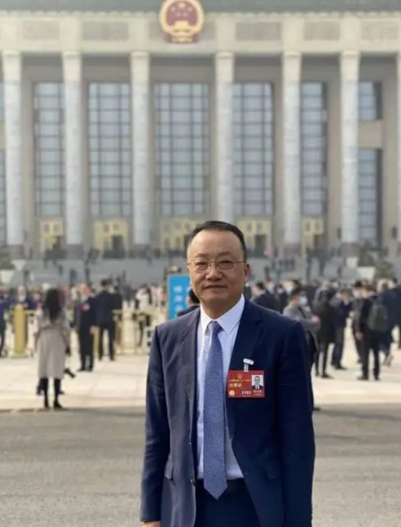可拉倒吧你。

我费劲巴力卷生卷死考五六百分跟你高职拿一样的毕业证？其他人高中累