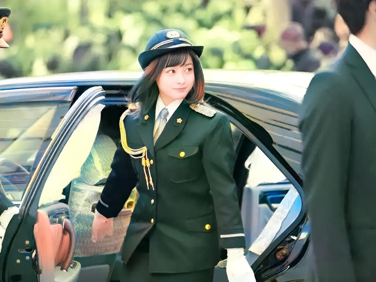 【日本有接近百分之三十的公务员曾被客户骚扰过】
在受访者中，34.2%的人在过去