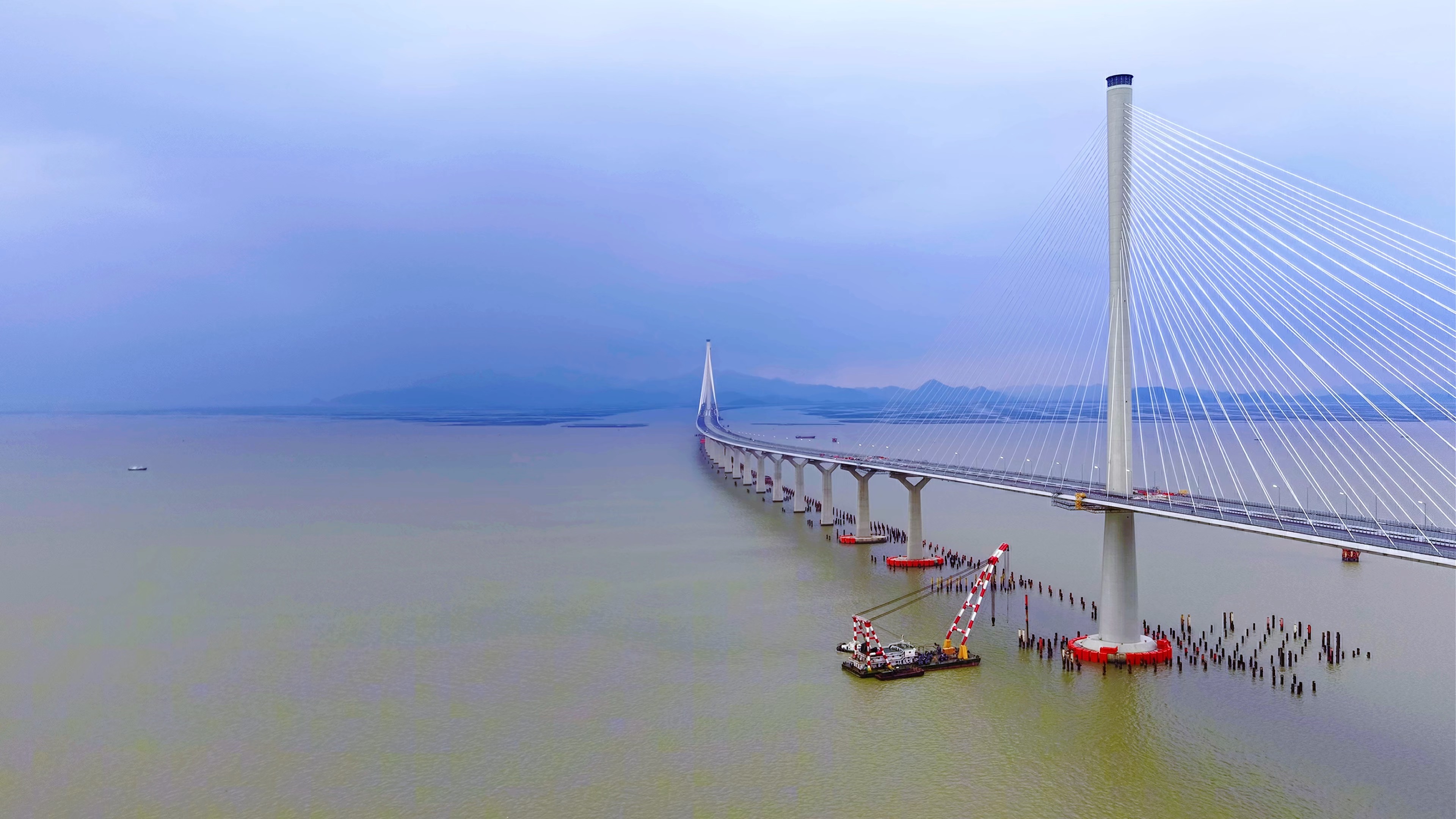 #黄茅海跨海通道正式通车# 广东省各条跨海通道的功能定位有所不同，例如深中通道旨