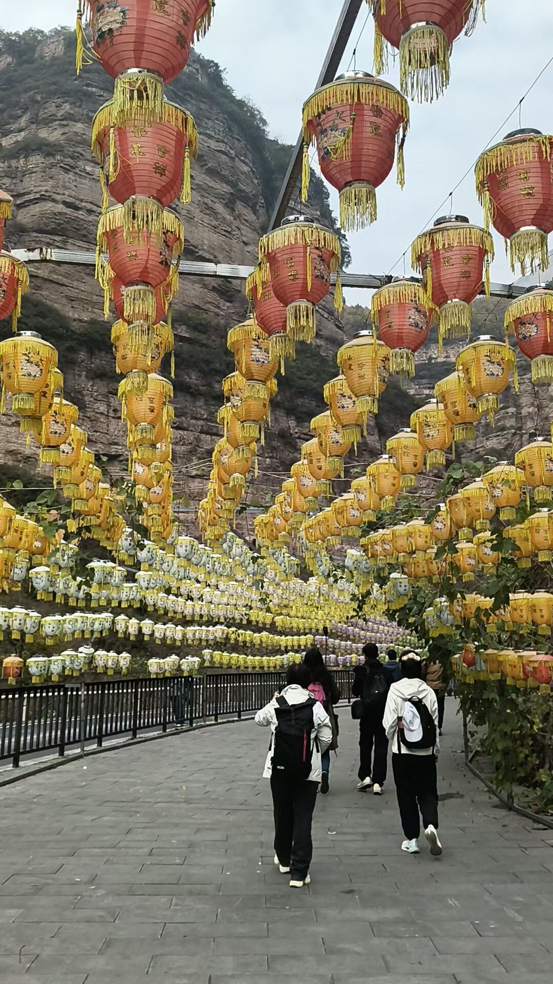 返璞归真寻云处，秀美壮奇自太行