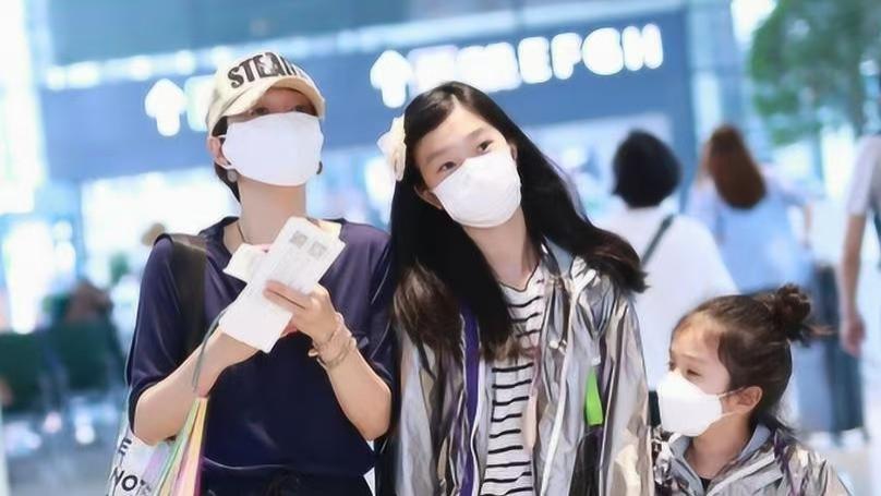 马伊琍小女儿11岁生日，文章晒姐妹照片，哎呦喂长相与姐姐差距大