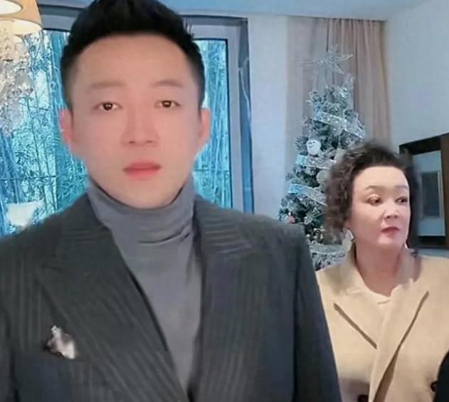 马筱梅的地位妥了，无论是在企业里，还是在网友们的心中。
 
那些小人都在汪小菲不