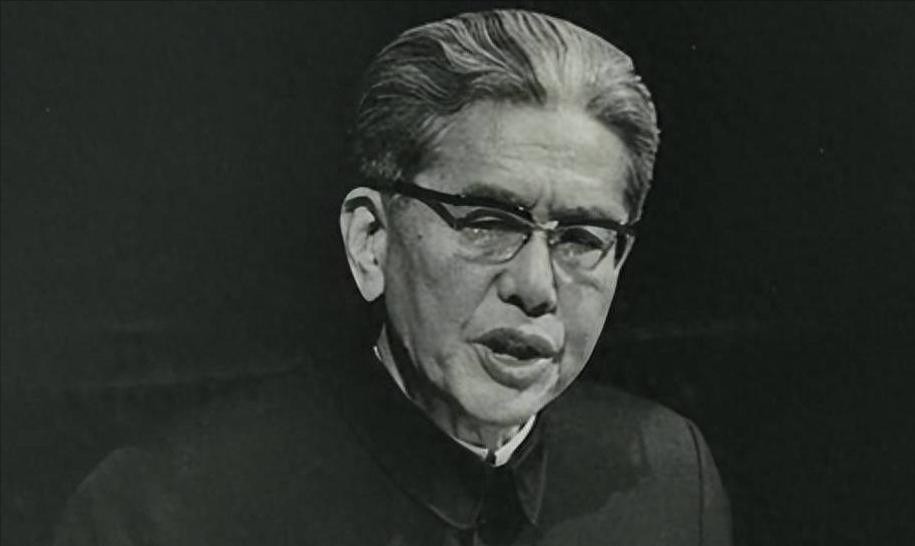 1970年5月，乔冠华为毛泽东起草“五二零”声明，只花了1个多小时。毛泽东对乔冠