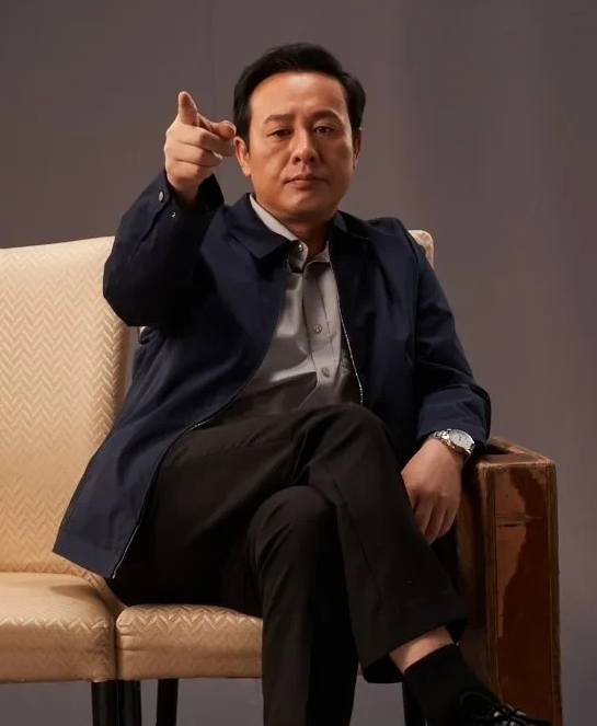 网友问张颂文:“小米汽车马上发售了，雷总有没有给你准备一辆？”雷军的回答亮了！