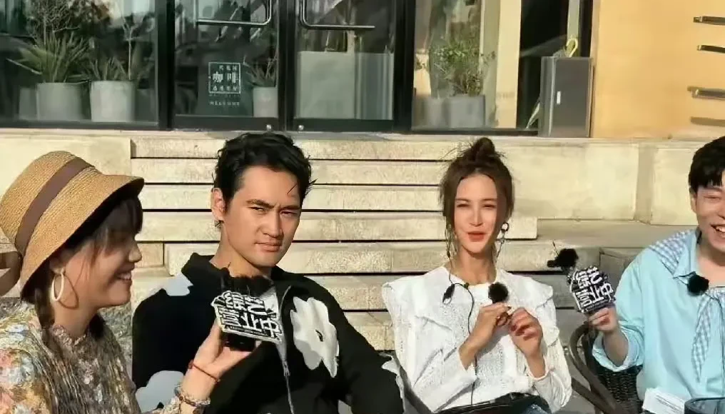 张歆艺怎么瘦成这样了？有点像自行车坐垫