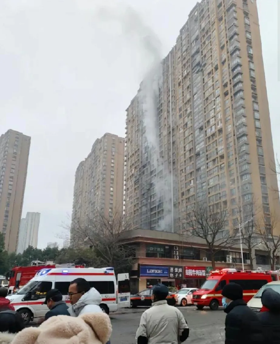 保命要紧！这次南京住宅火灾后，我准备做这些事情了：
1.买专业的登山绳索，按每层