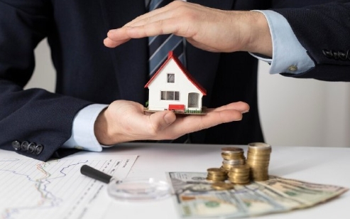 至于有能力提前还贷的购房者，情况没变，还是能提前还，就提前还，还得越早，

你实