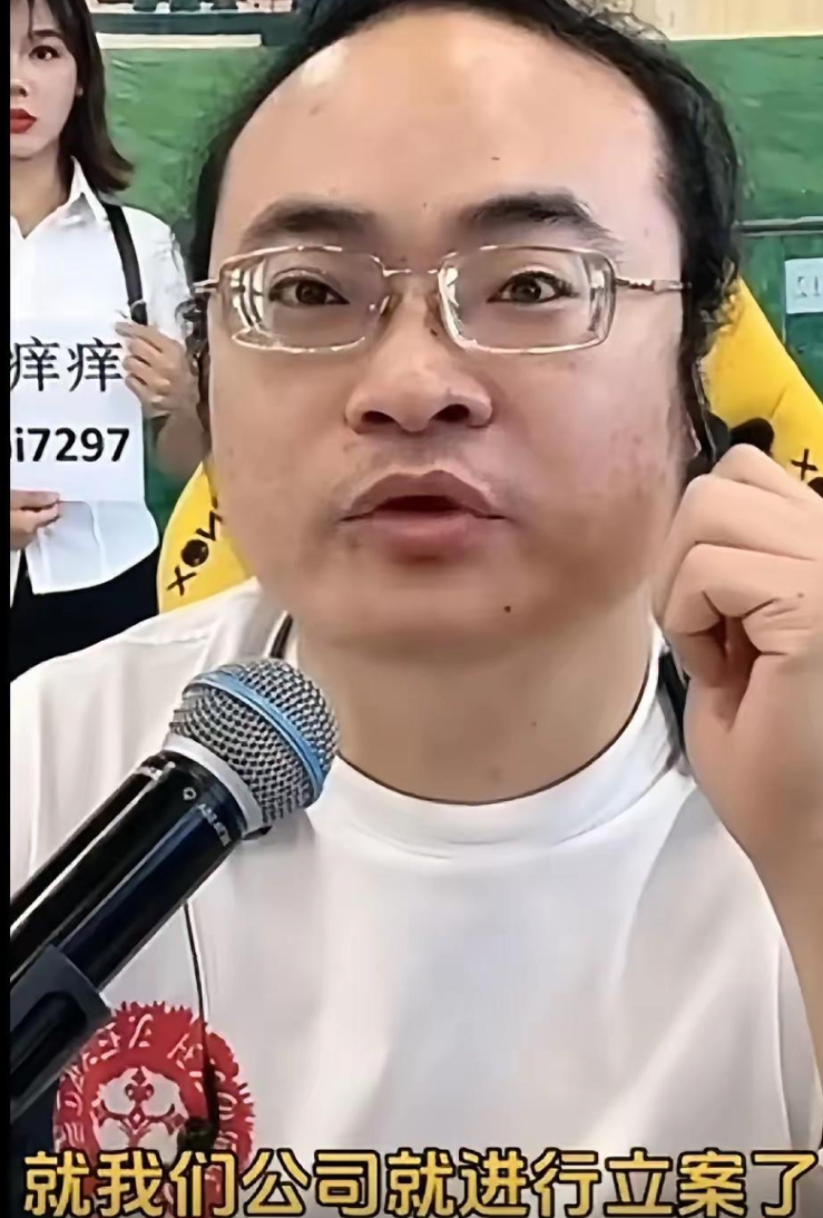 终于知道为什么倪海杉被封，在抖音平台播不了了。原来他搞了个万人测评团，给测评团成