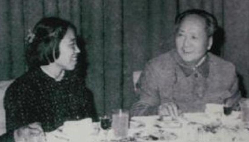 邢燕子让位书记，心态豁达展新篇，继续为民奔忙