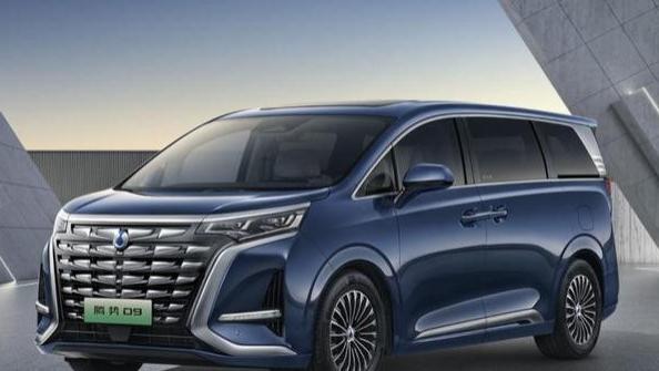 1400km续航MPV！标配智能驾驶，2025款腾势D9能否成为家用新宠？