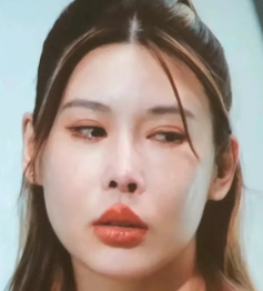 嘴唇画成这样真的好看吗？我真的是老了？无法get到现在的审美