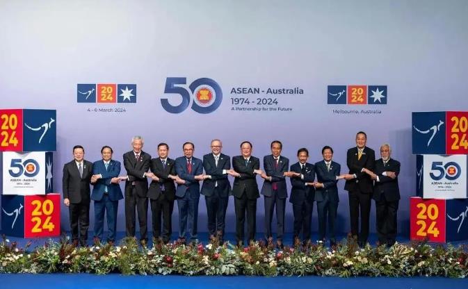 认清拳头！东盟开会，中国双航母直接摆在了三亚
这两天东盟组织正在举行首脑峰会，要