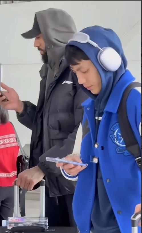 广州白云机场的广东队球员！

1月17日中午，广东队从广州白云机场启程，飞赴福建