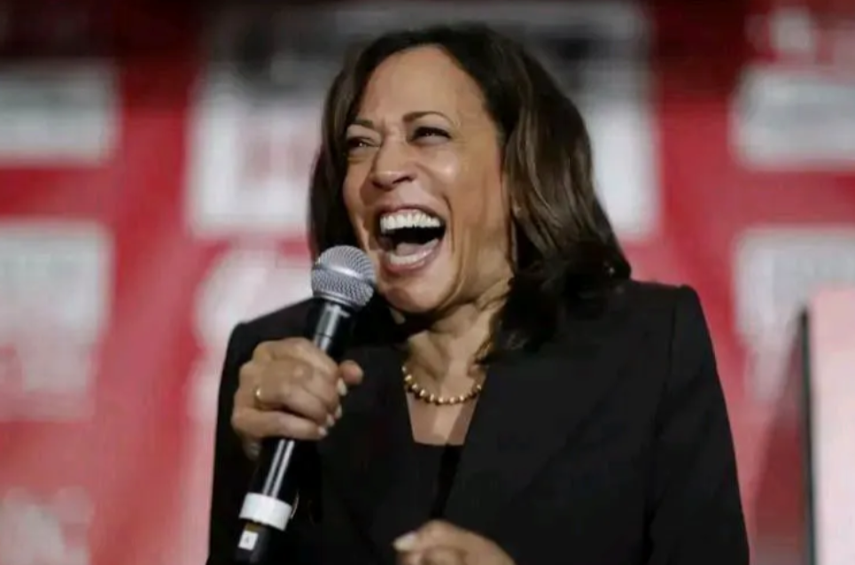 哈里斯的笑竟然感染了普京？
据报道，关于哈里斯，普京表示：“她笑的时候很有感染力