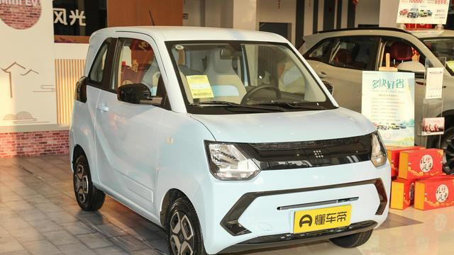 买菜接娃代步，两款4万级纯电车，来自北汽和东风，该怎么选？
