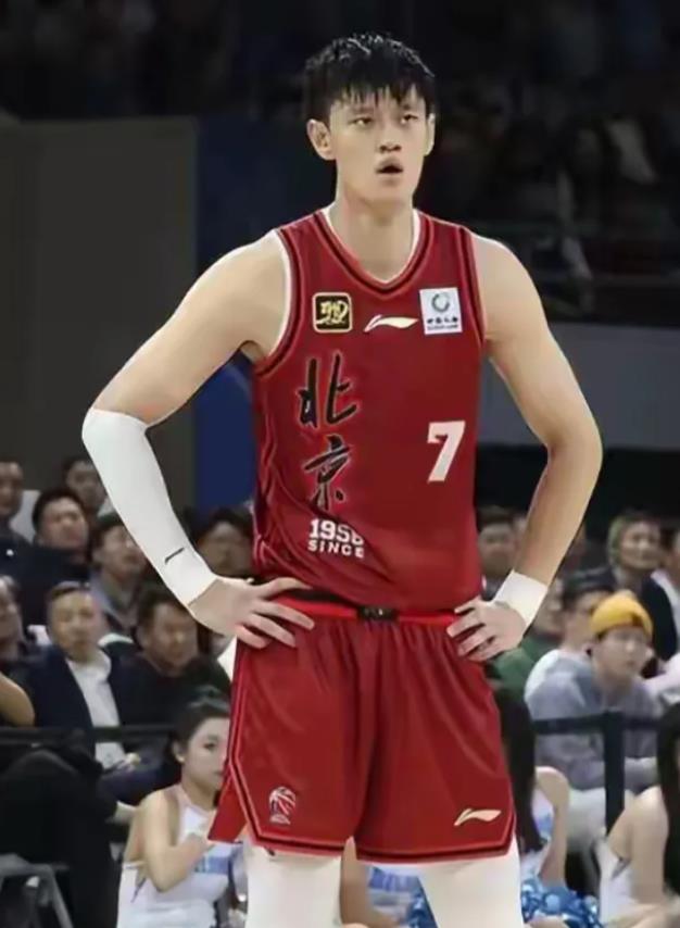 这就太强了，北京106-105险胜辽宁，让人看清楚3个事实

1、周琦缺阵一点不
