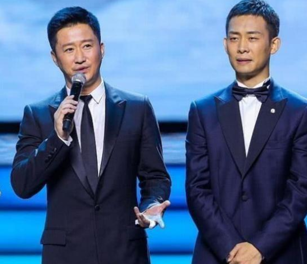 吴京问张译：“我请你拍戏，片酬要多少？“张译伸了一个手指，吴京一脸吃惊：1个亿？