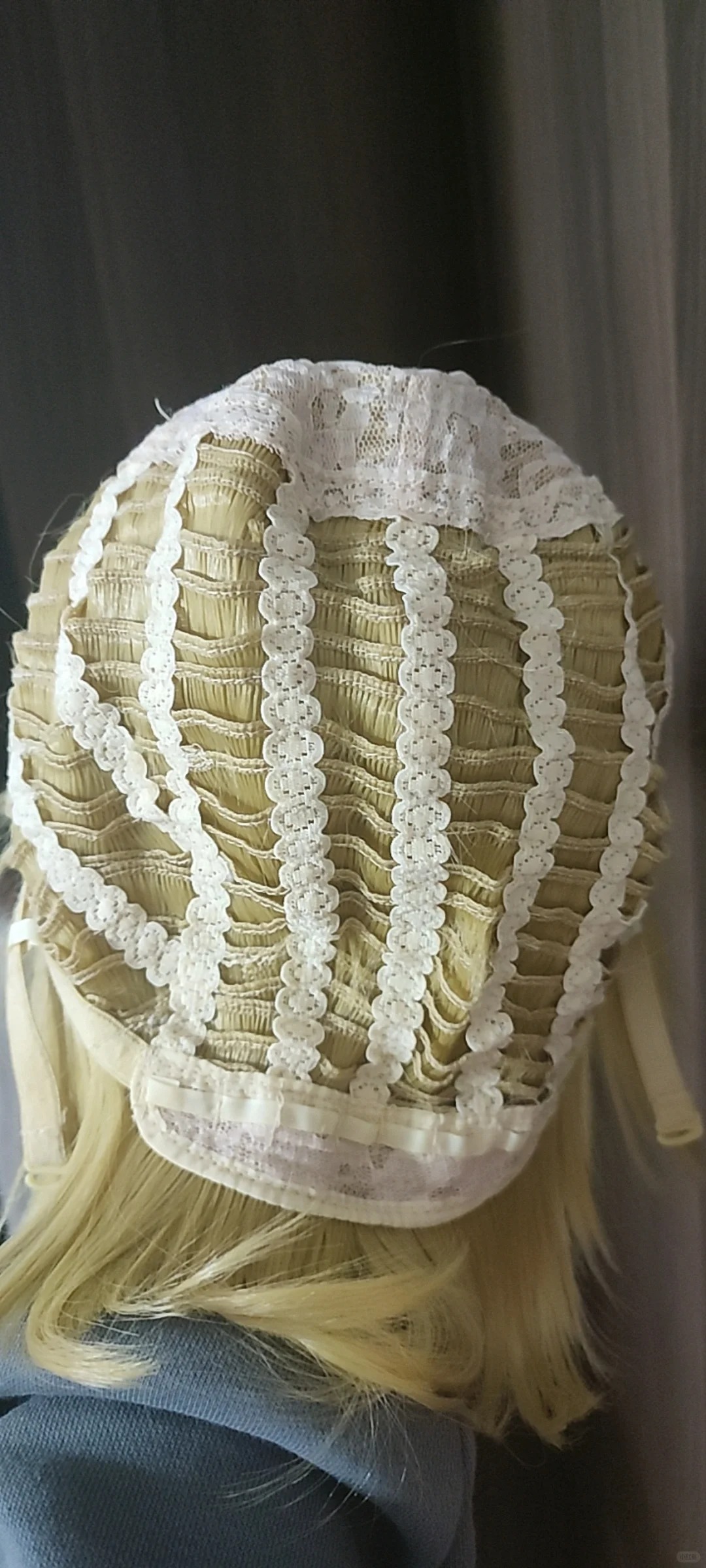 以前的假发多用心啊
翻东西，掏出来一顶1几年的毛了，又密又有层次，戴上去头也没有