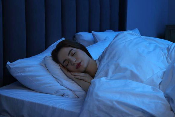想保证睡眠质量，要创造一个舒适的睡眠环境