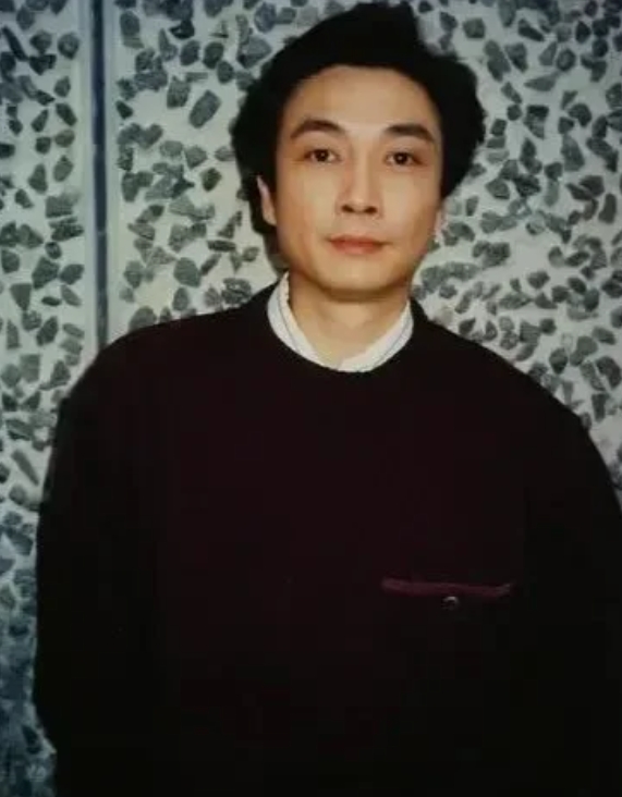 刘松仁隐退背后：跨越年龄与身份的真爱