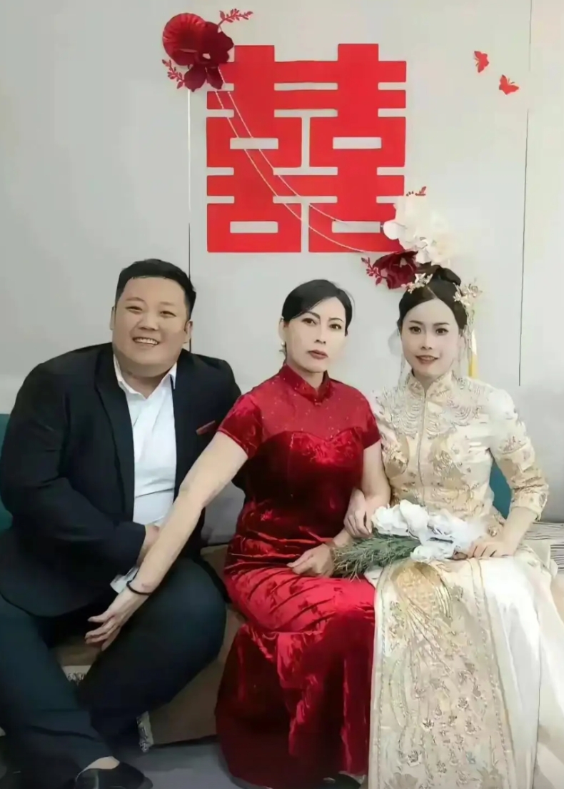 总感觉这样的婆婆很强势的。